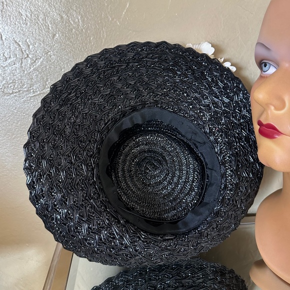 FANCY 1940s\' BLACK STRAW FEDORA - IVORY FABRIC FLOWERS & FOLDED GROSGRAIN TRIM main image 6